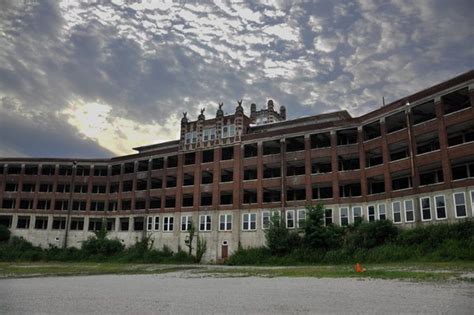 Hills Sanatorium Leovegas