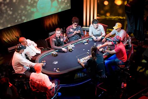 Labios Torneio De Poker