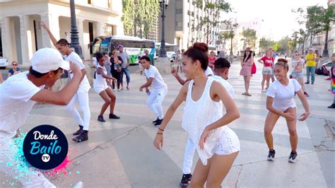 Mujeres Bailando Salsa Casino